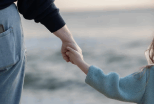 結婚・子育てのための贈与は非課税にできる？教育資金贈与との違い